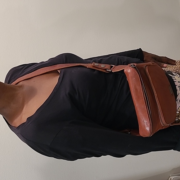 Spikes & Sparrow Sling Bag Leather Crossbody Waist Cognac Belt Pouch - Picture 6 of 6